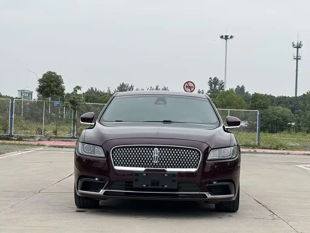Lincoln Continental 2017 — фото 2
