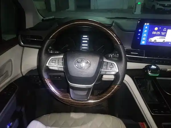 Toyota Sienna 2023