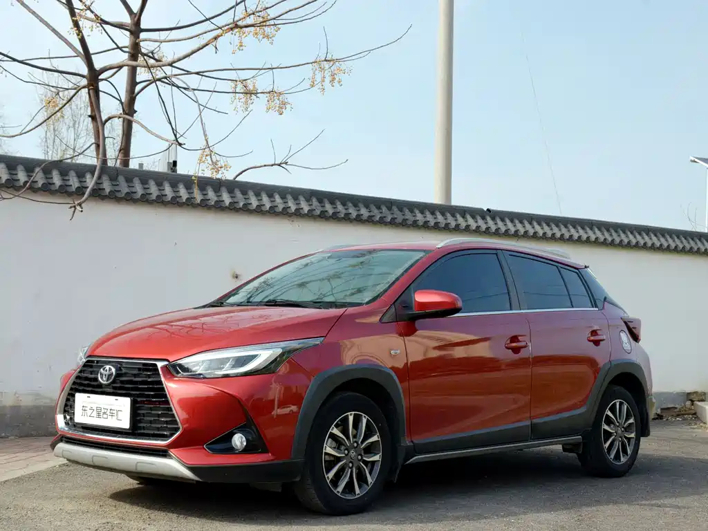 Toyota Yaris L 2021 — фото 1