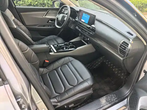 Citroën Versailles C5 X 2025