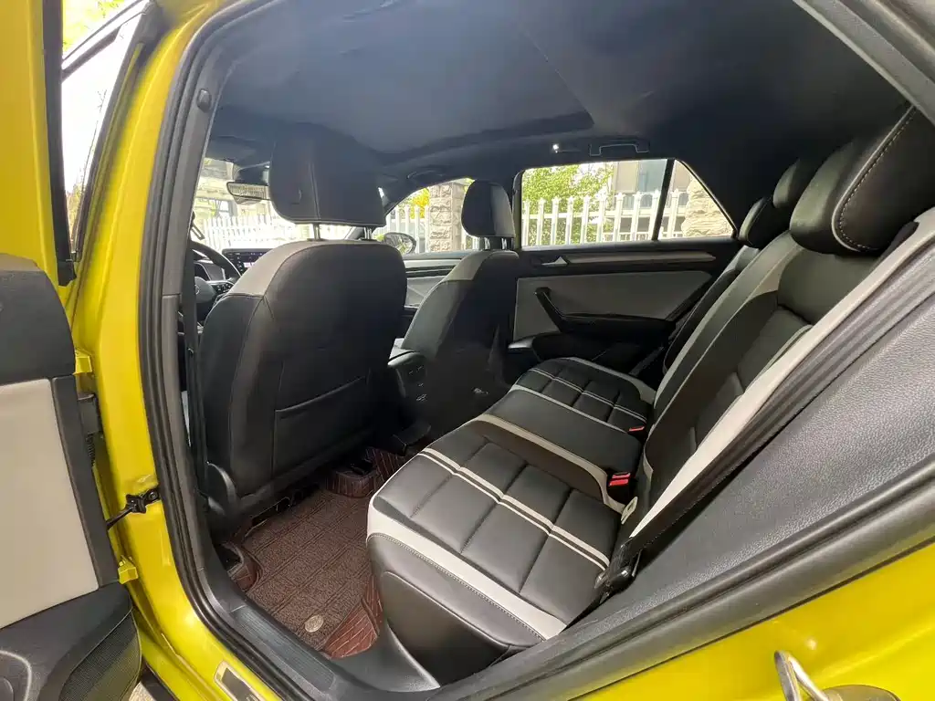 Volkswagen T-Roc 2023 — фото 8