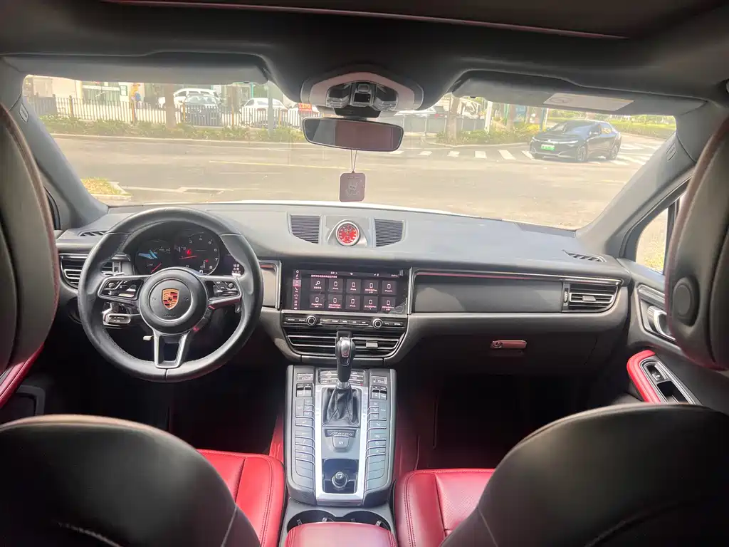 Porsche Macan 2019 — фото 13