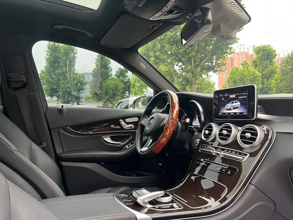 Mercedes-Benz GLC 2018 — фото 19