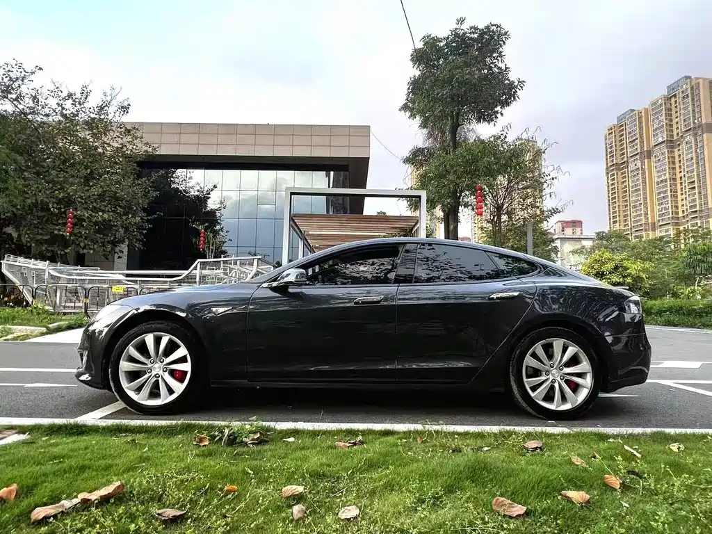 Tesla Model S 2015 — фото 3