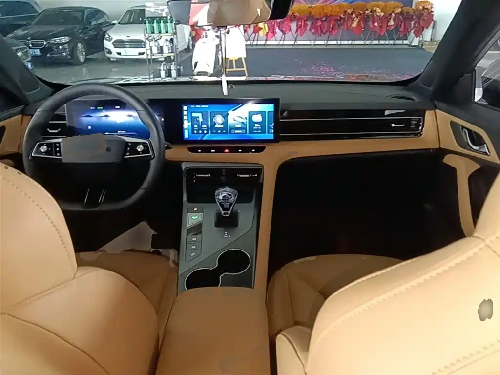 Roewe RX5 2025 — фото 10