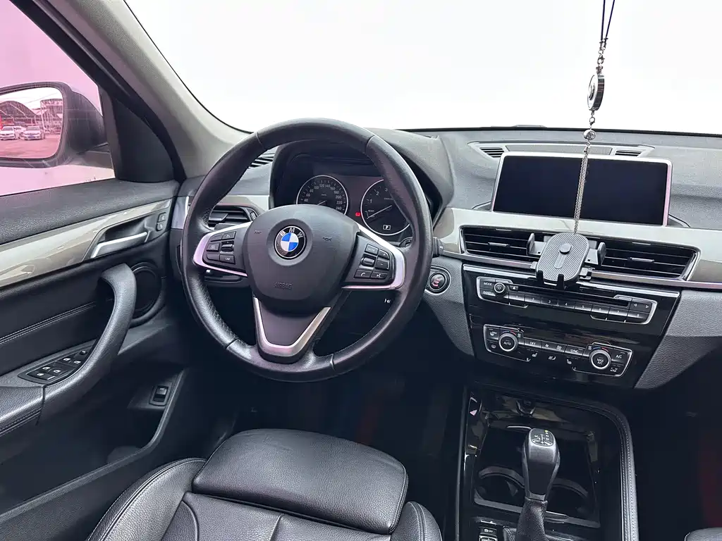BMW X1 2017 — фото 9