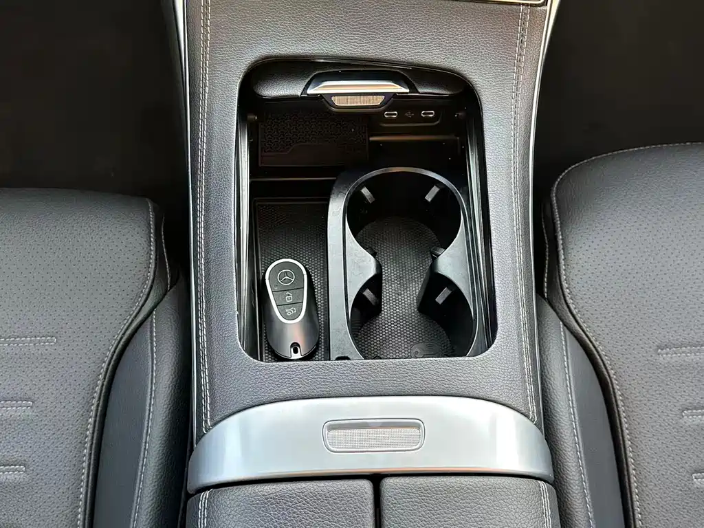 Mercedes-Benz C-Class 2023 — фото 10