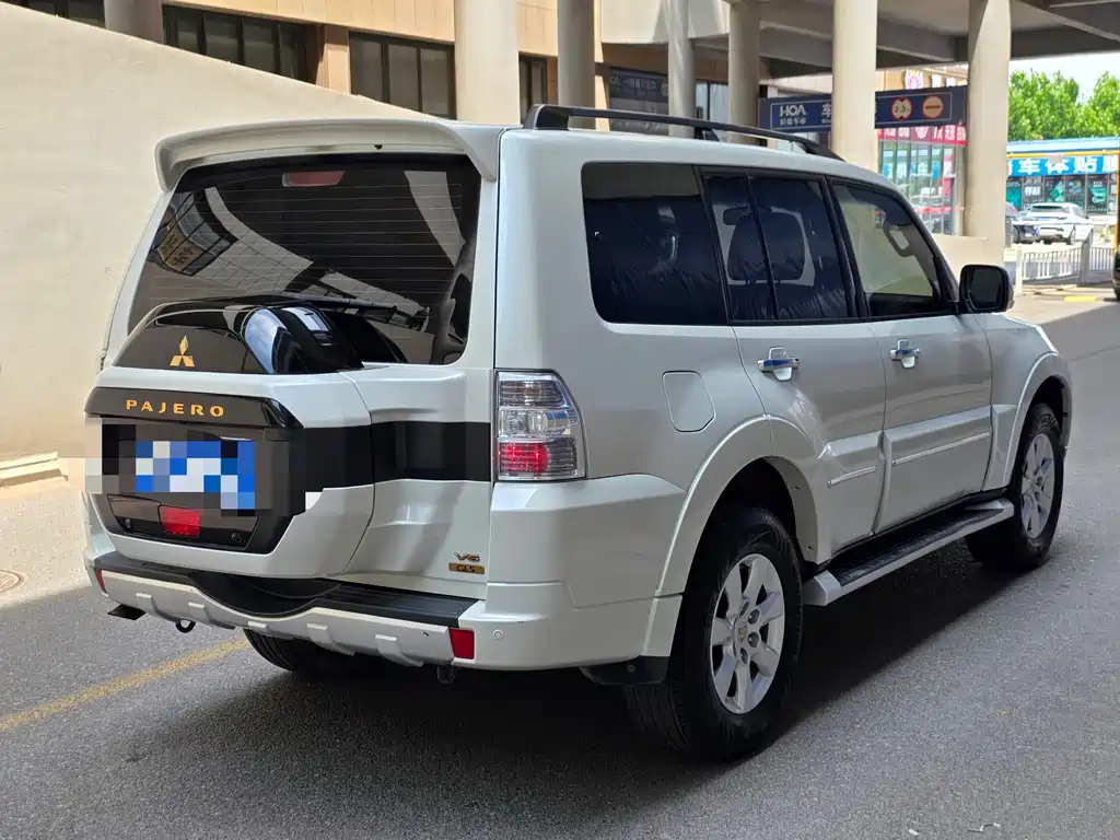 Mitsubishi Pajero 2020
