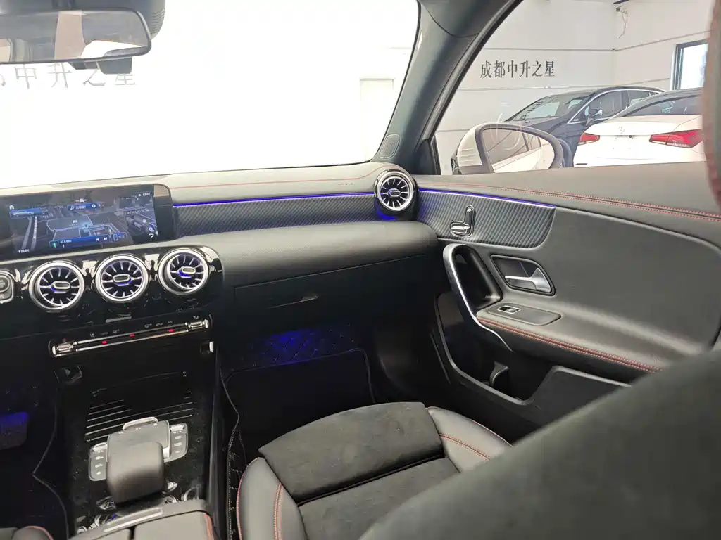 Mercedes-Benz A-Class 2024 — фото 11