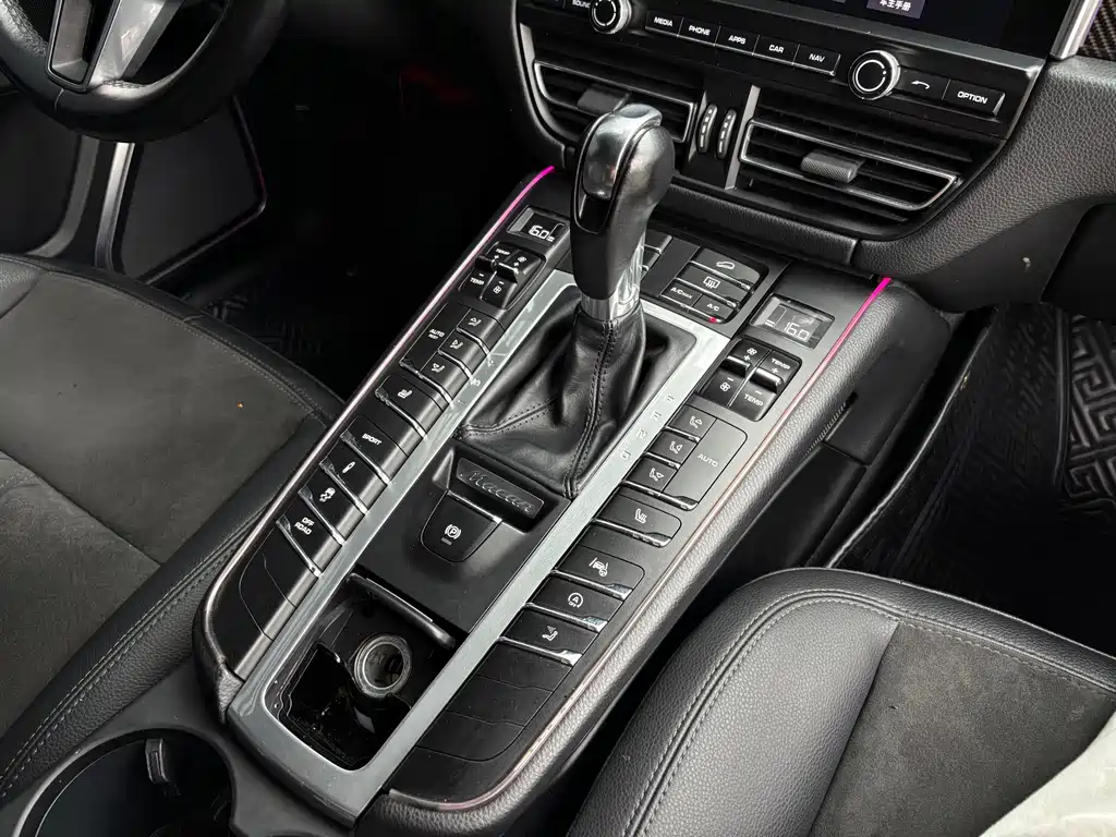 Porsche Macan 2021 — фото 12