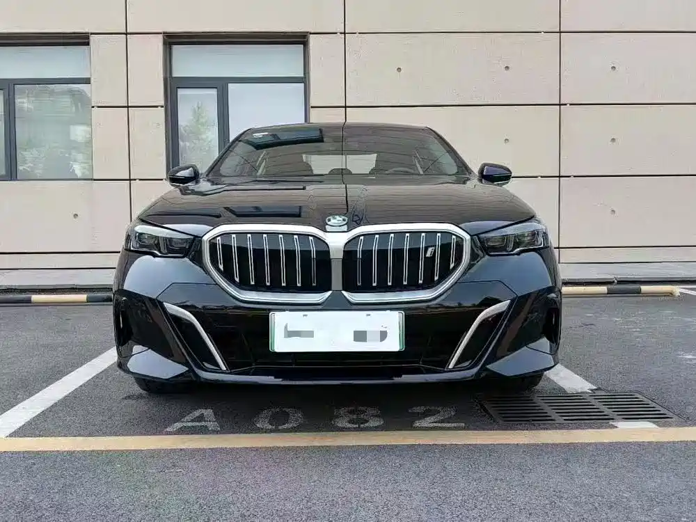 BMW i5 2025 — фото 2