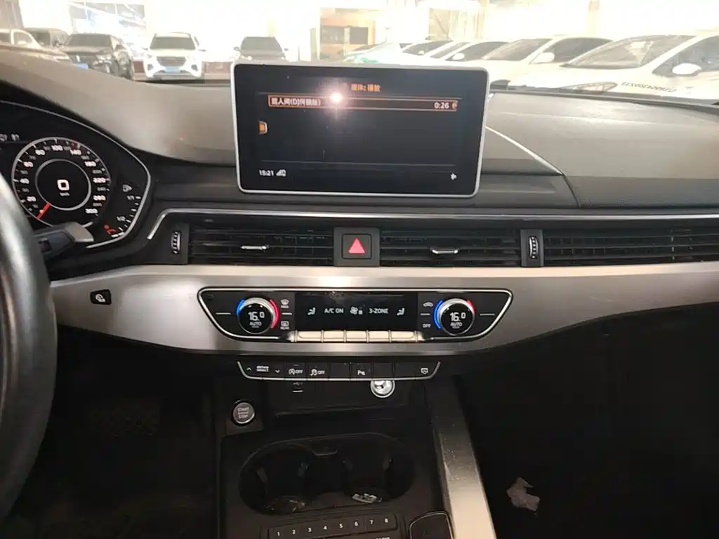Audi A4L 2018 — фото 13