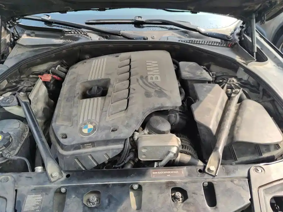 BMW 5 Series 2012 — фото 10