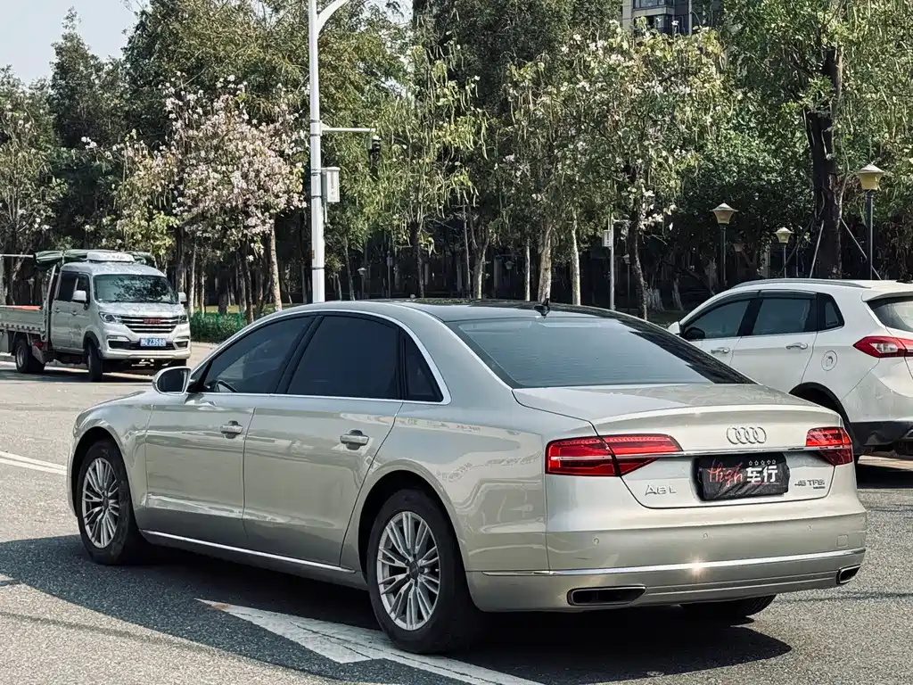 Audi A8 2015 — фото 5