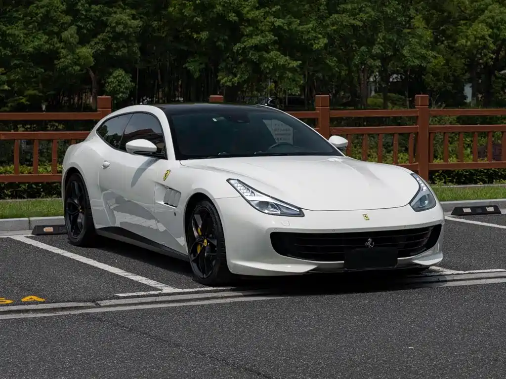 Ferrari GTC4Lusso 2019 — фото 3
