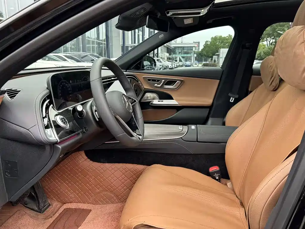 Mercedes-Benz E-Class 2025 — фото 10