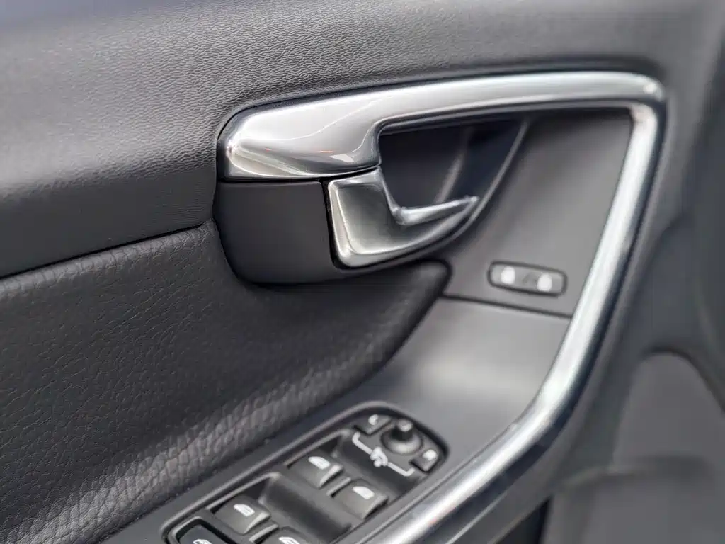 Volvo V60 2014 — фото 13