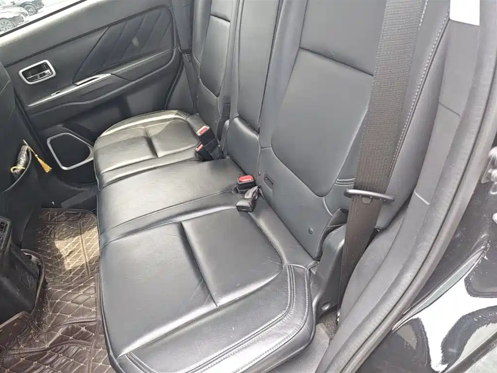 Mitsubishi Outlander 2020 — фото 17