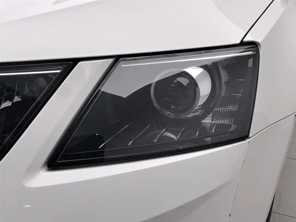 Skoda Octavia 2019 — фото 7