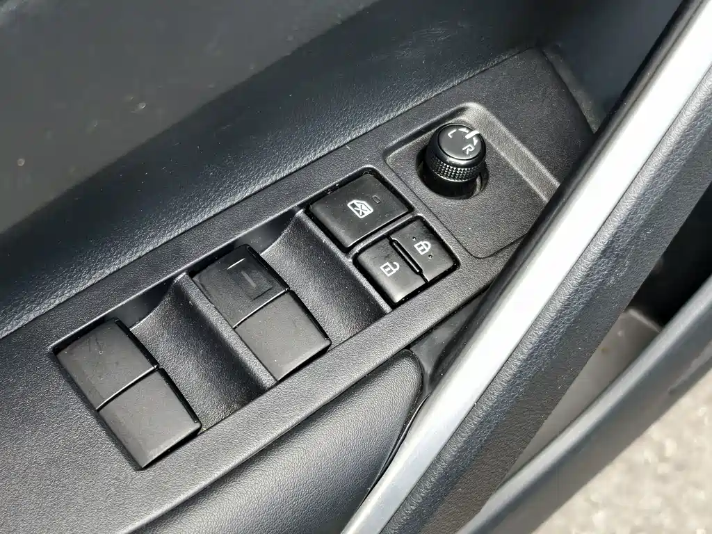 Toyota Corolla Cross 2023 — фото 25