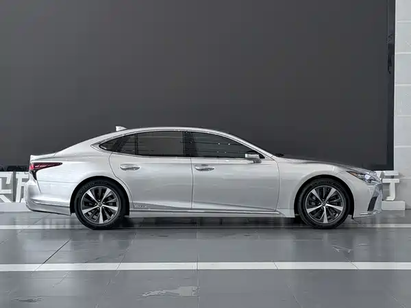 Lexus LS 2021