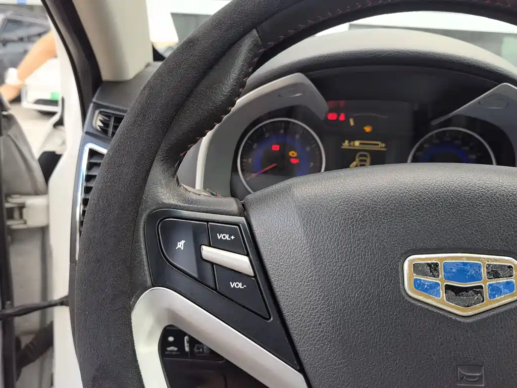 Geely Emgrand 2015 — фото 18