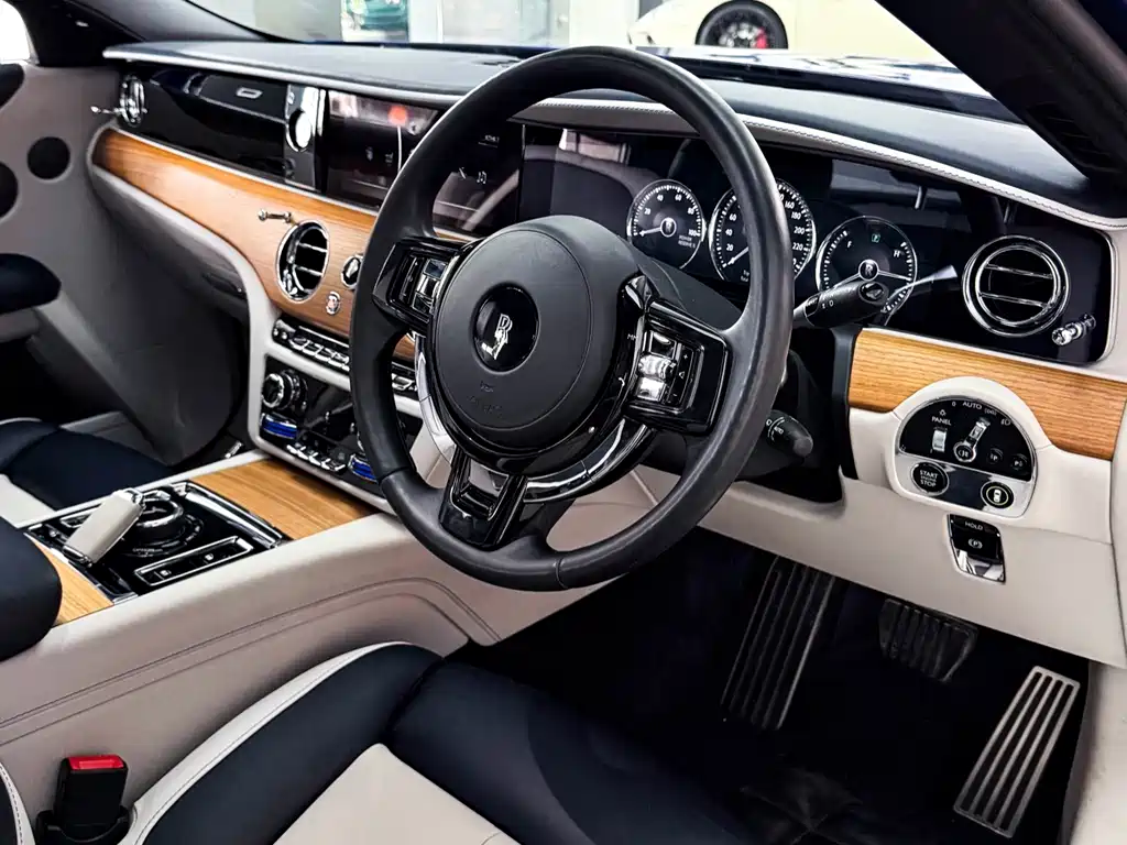 Rolls-Royce Ghost 2021 — фото 16