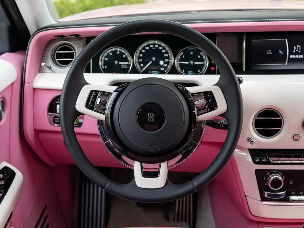 Rolls-Royce Phantom 2022 — фото 14