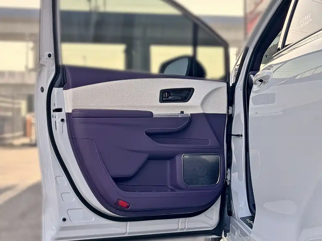 Toyota Sienna — фото 8