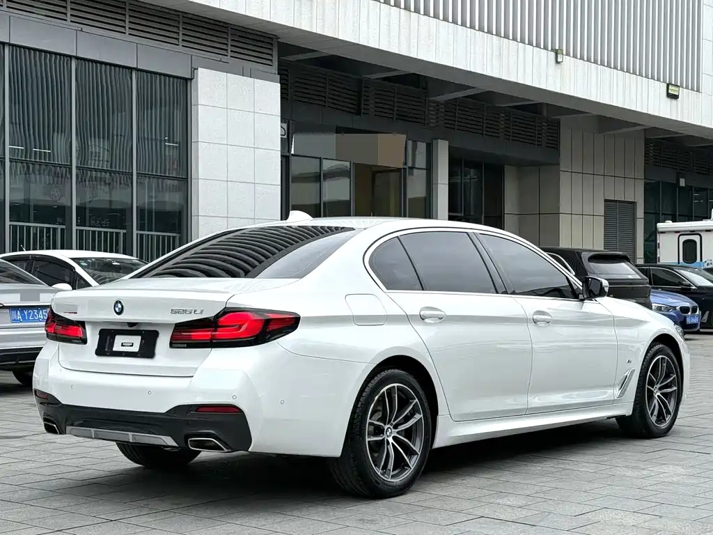 BMW 5 Series 2023 — фото 8