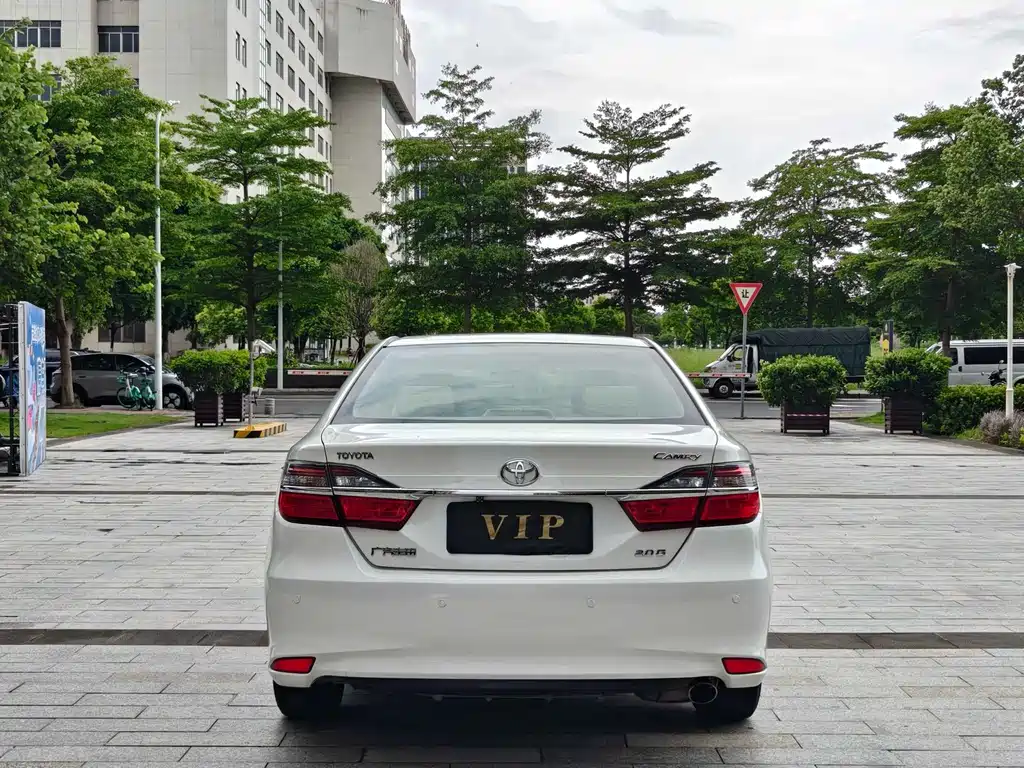 Toyota Camry 2017 — фото 13