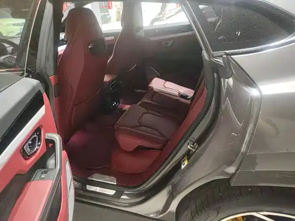 Lamborghini Urus 2021