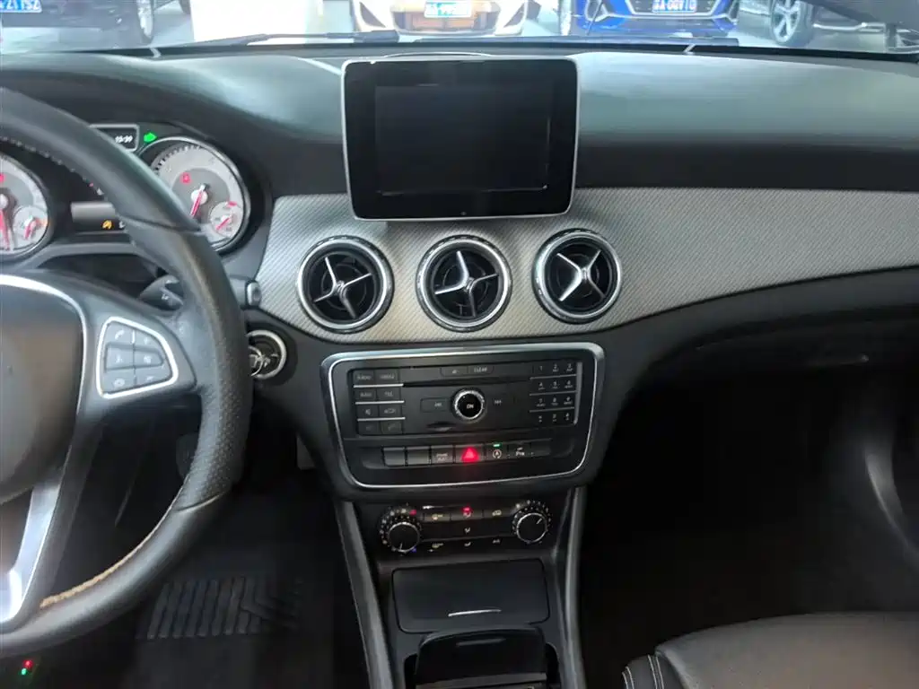 Mercedes-Benz GLA 2017 — фото 13