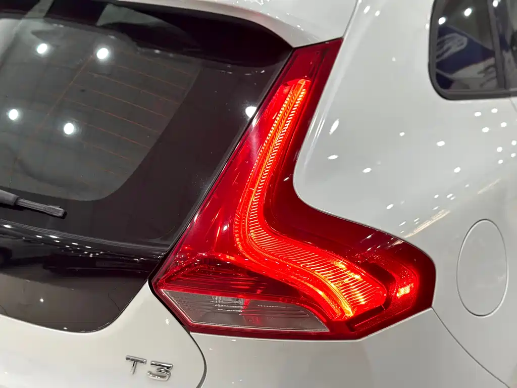Volvo V40 2016 — фото 22
