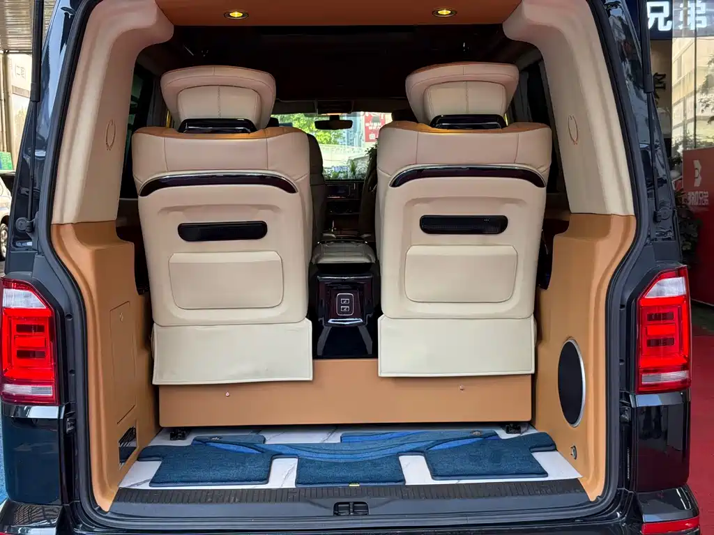 Volkswagen Multivan 2017 — фото 7