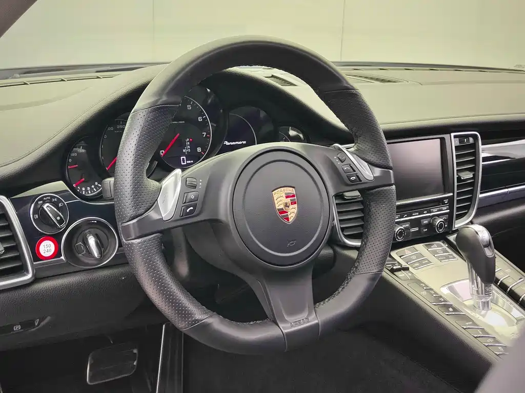Porsche Panamera 2014 — фото 16