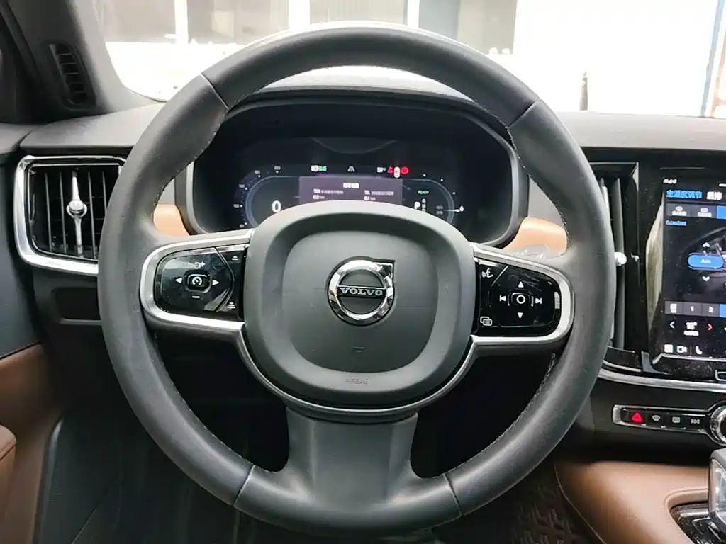 Volvo S90 Plug-In Hybrid 2023 — фото 7