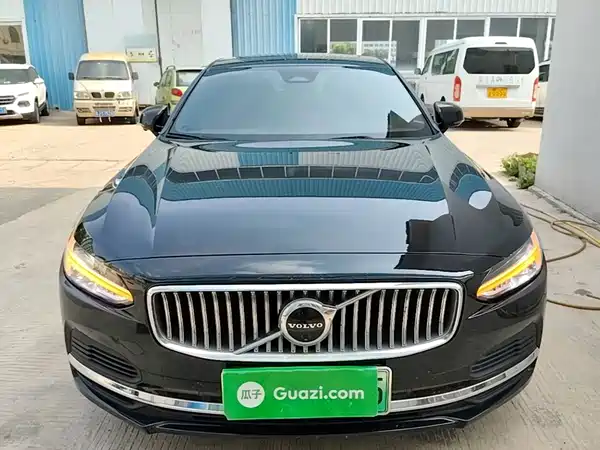 Volvo S90 Plug-In Hybrid 2023