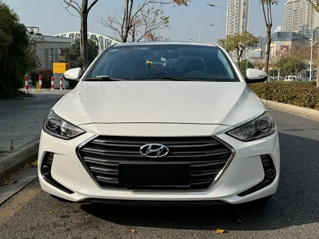 Hyundai Elantra 2017 — фото 2