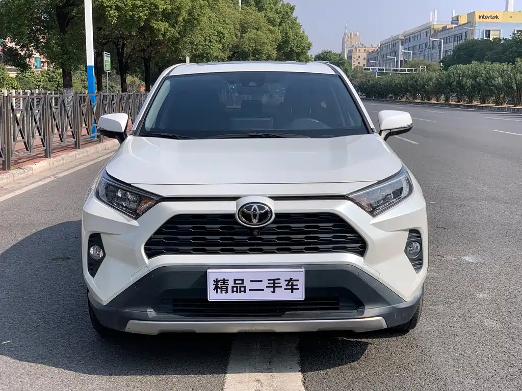 Toyota RAV4 2023 — фото 2
