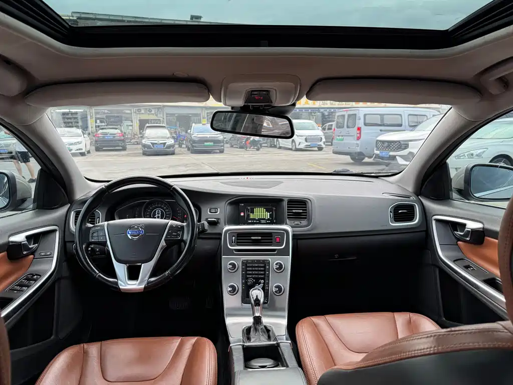Volvo S60 2015 — фото 12