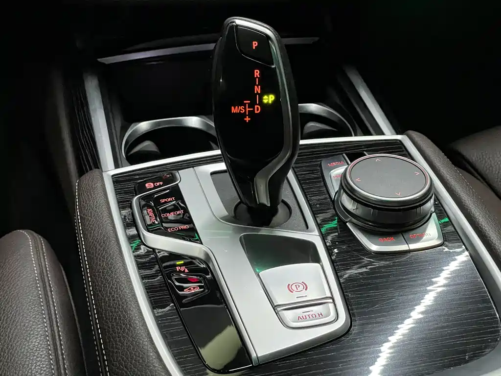 BMW 7 Series 2019 — фото 16