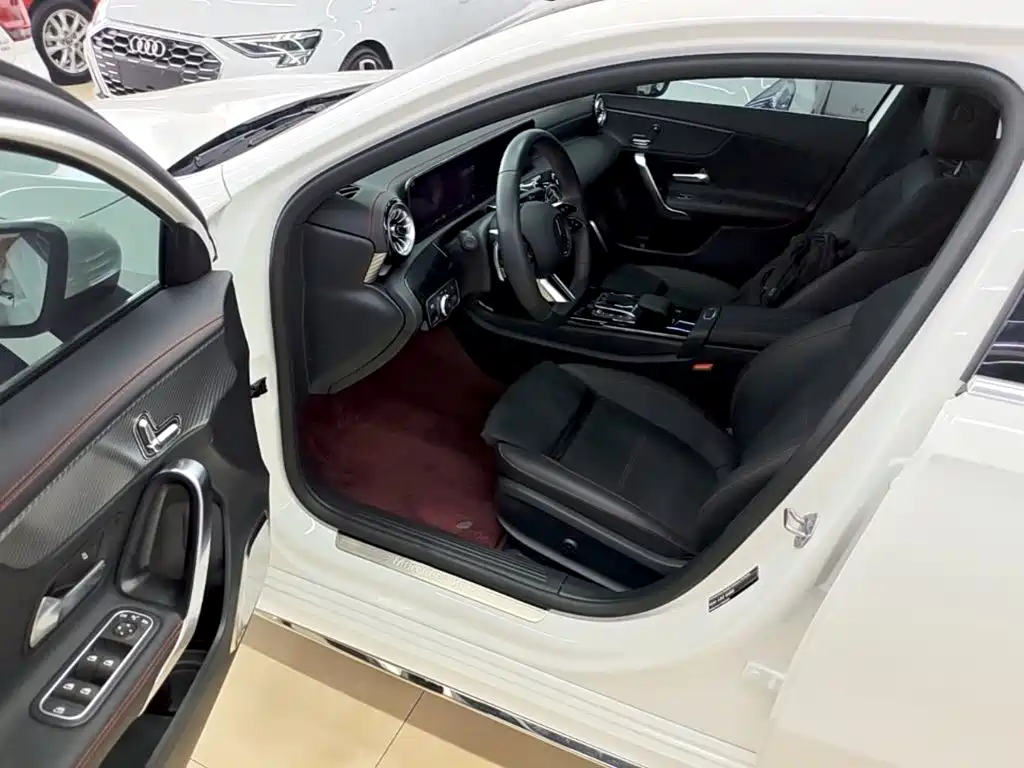 Mercedes-Benz A-Class 2024 — фото 16