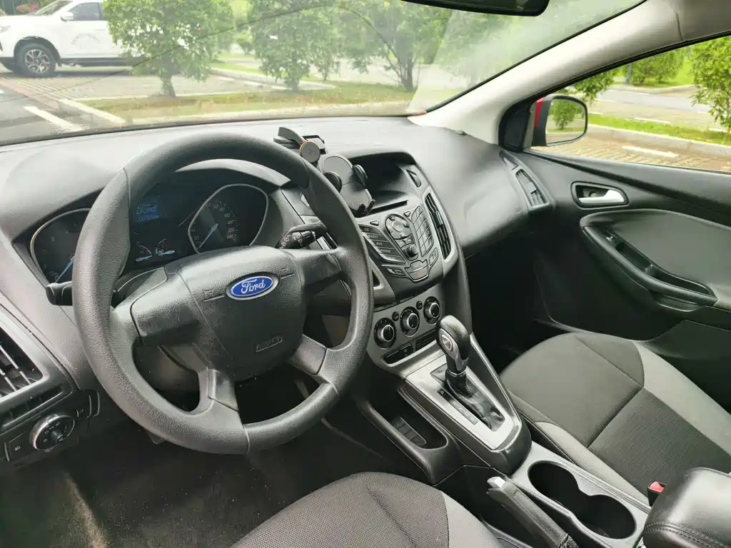 Ford Focus 2013 — фото 13