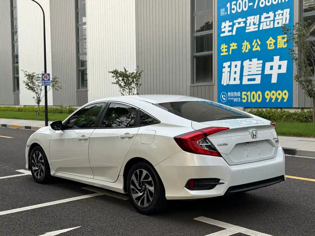 Honda Civic 2018 — фото 11