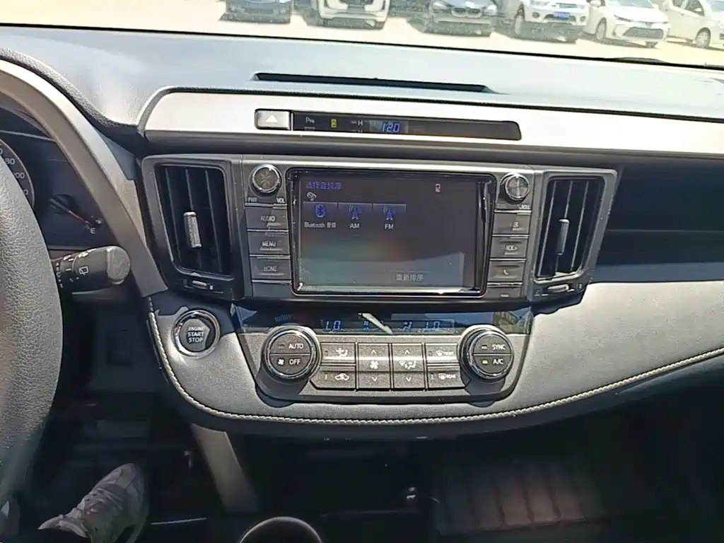 Toyota RAV4 2016 — фото 9