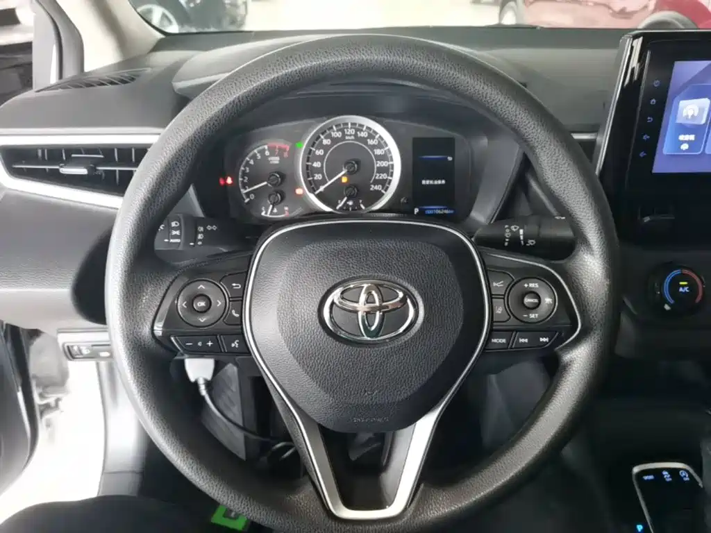 Toyota Corolla 2023 — фото 11