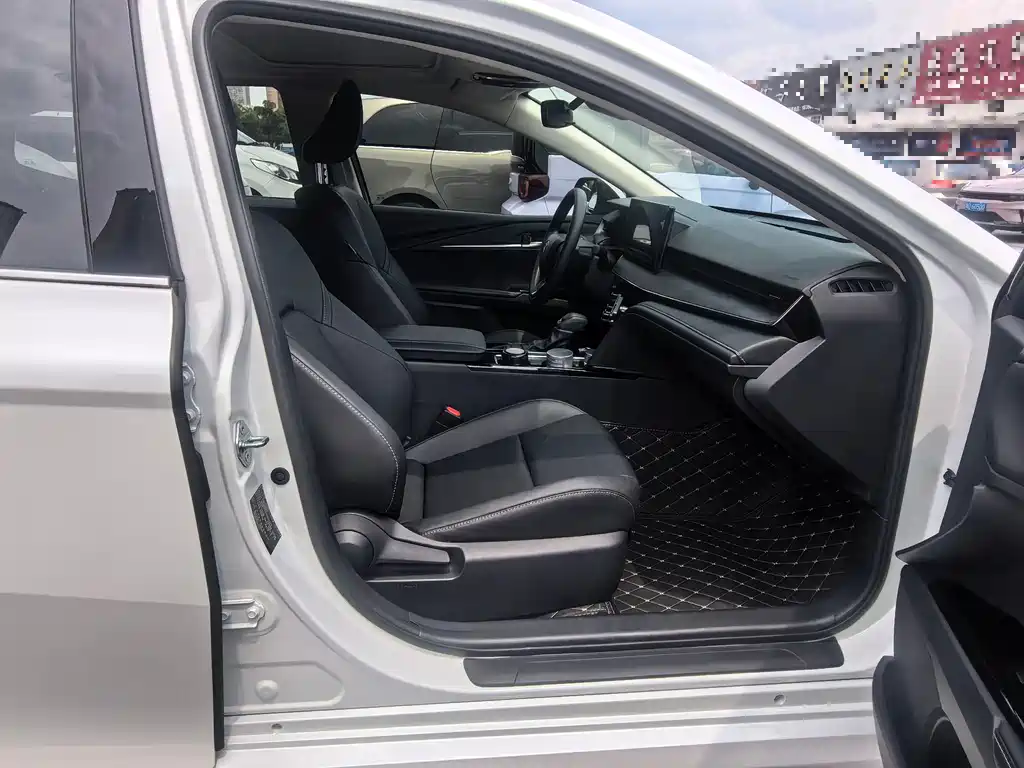Toyota Camry 2025 — фото 11