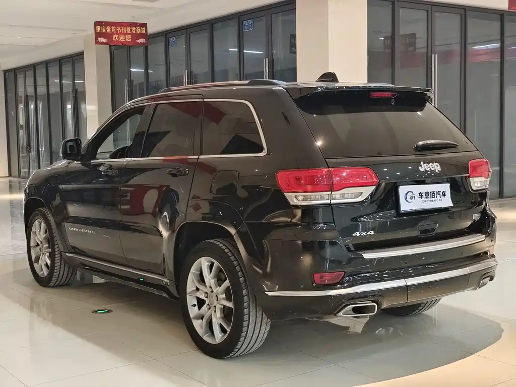 Jeep Grand Cherokee 2018 — фото 15
