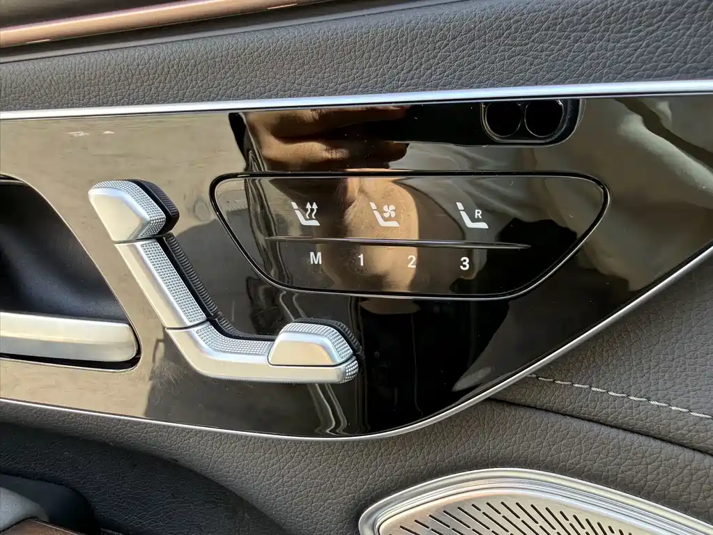 Mercedes-Benz EQS SUV 2023 — фото 16